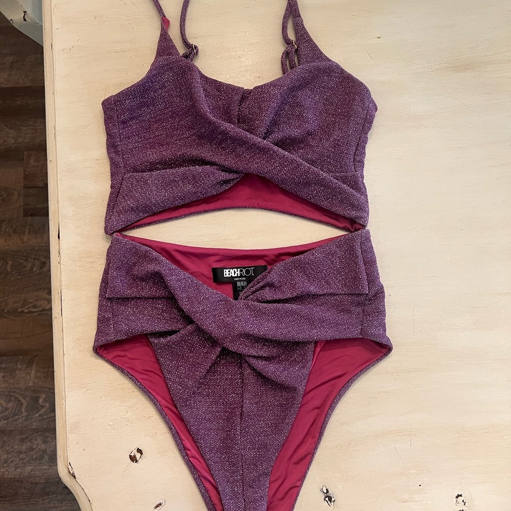 Beach Riot Swimsuit. NWOT size medium